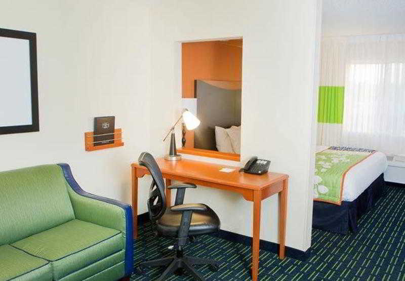 Fairfield Inn & Suites By Marriott Шампейн Номер фото